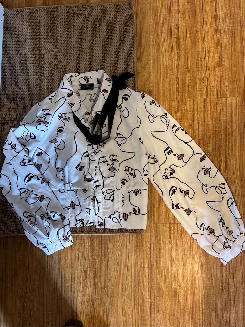 Abstract Line-Face Cropped Jacket with Black Neck Tie